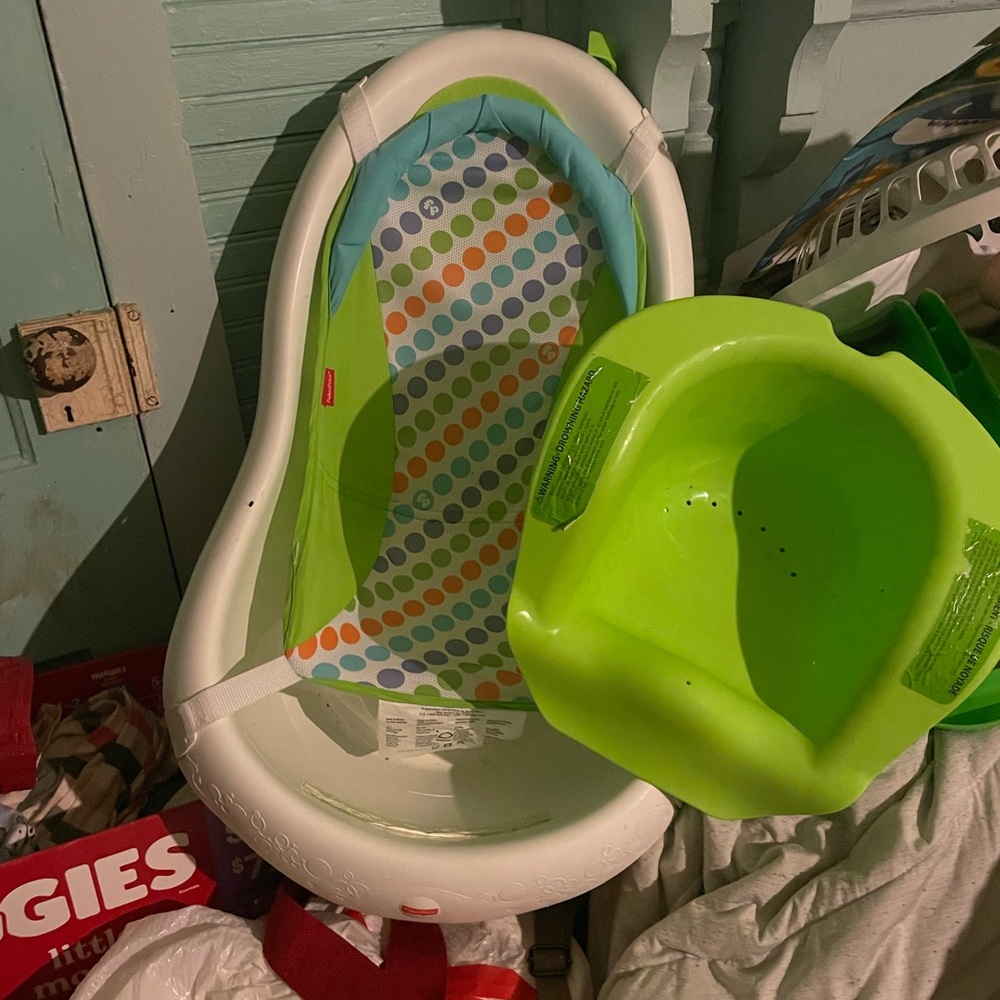 Vibrant Green and White Baby Bath Tub with Dots